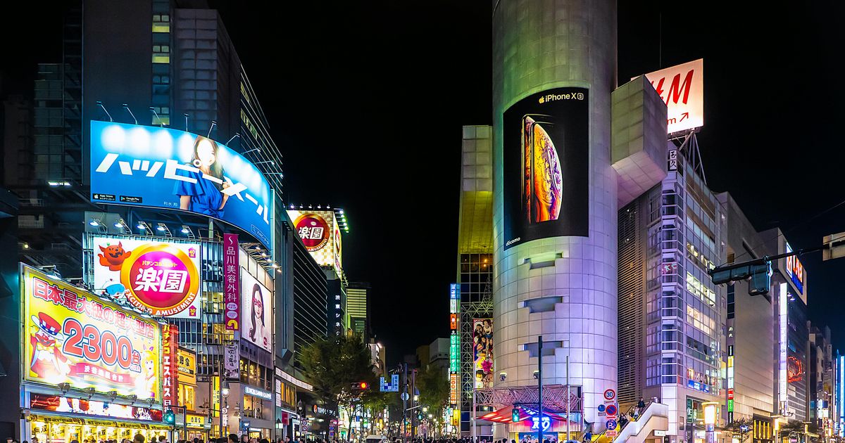 Tokio in contrast: neon & stilte